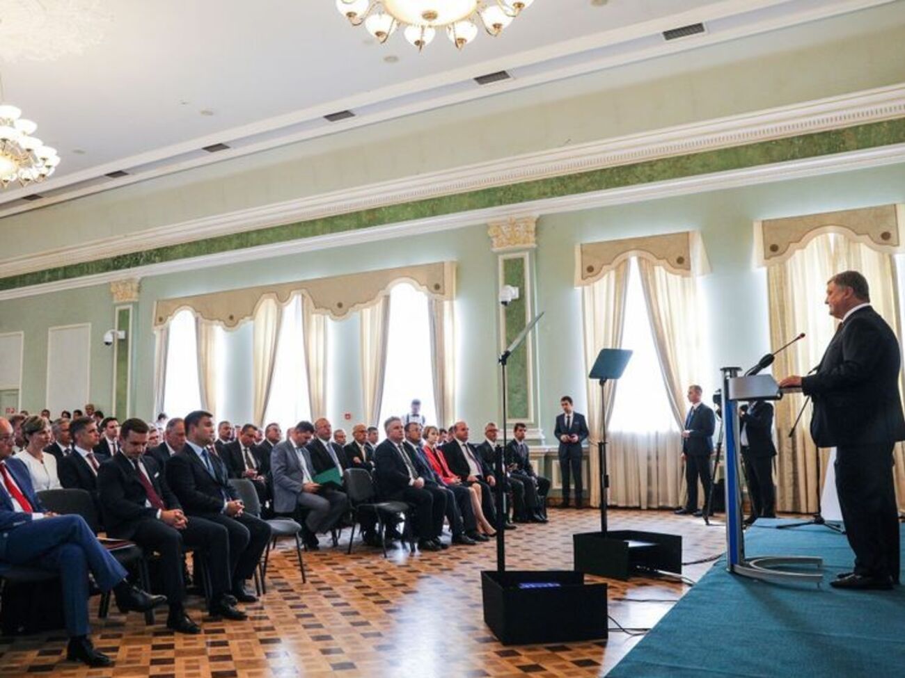 Порошенко встретился с дипломатами