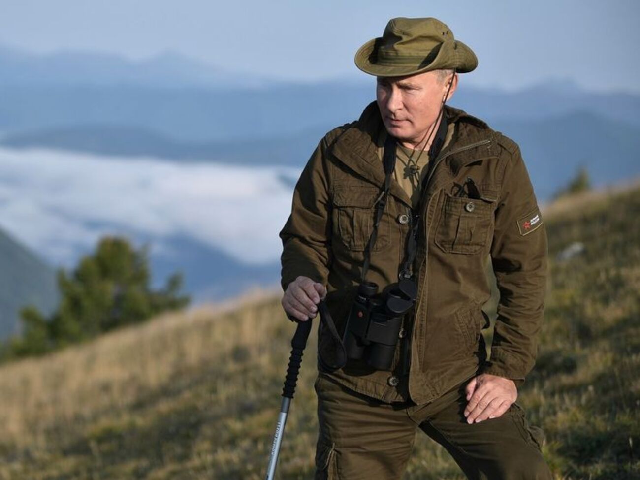 Фотографии Путина в куртке опубликовала пресс-служба Кремля