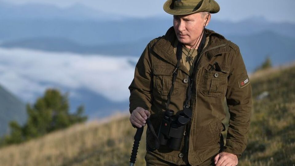 Фотографии Путина в куртке опубликовала пресс-служба Кремля