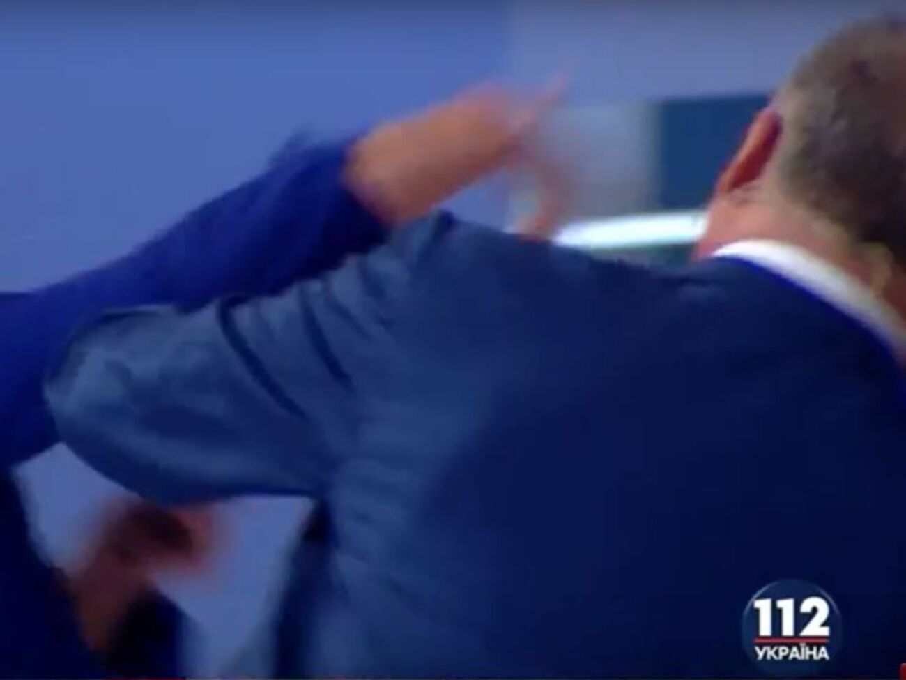 Червоненко подставил под удар плечо