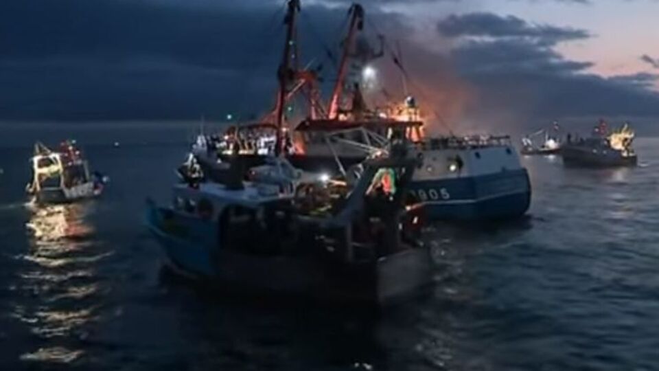 Британские суда были вынуждены отступить перед значительно превосходящими их в численности французами