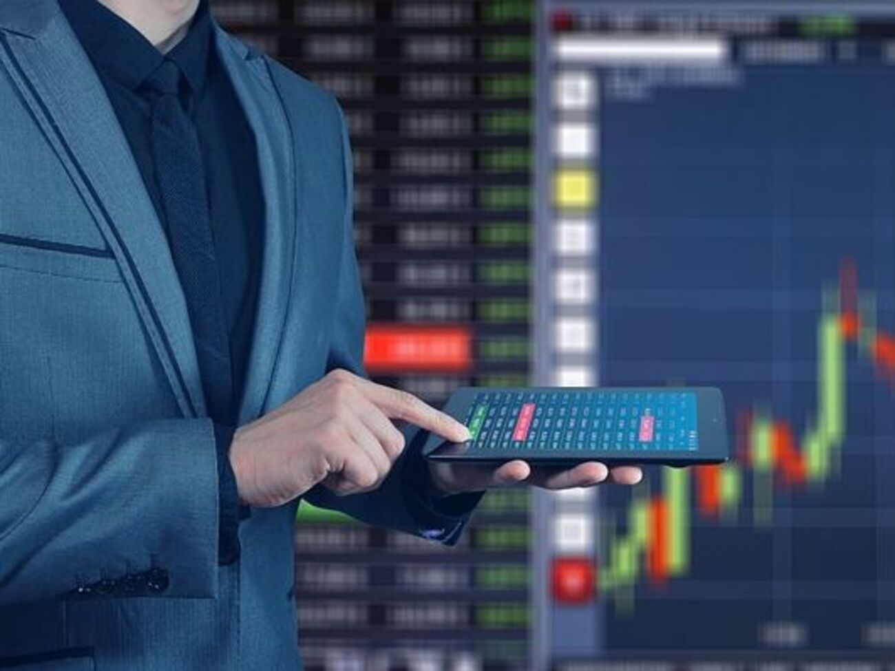 Трейдери використовували для одержання прибутку інформацію, украдену хакерами