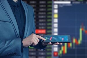 Трейдери використовували для одержання прибутку інформацію, украдену хакерами