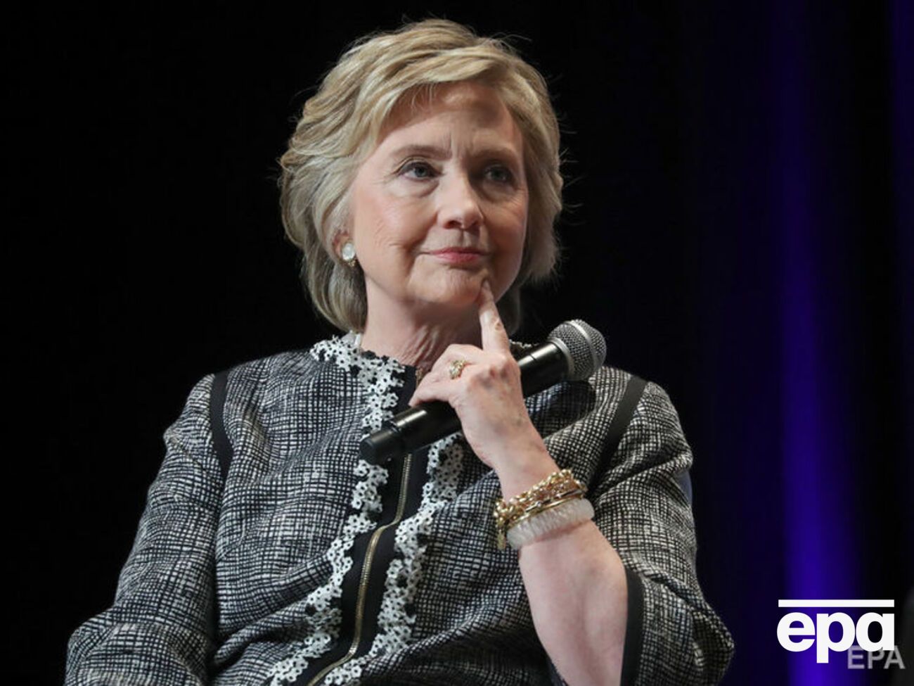 За даними ЗМІ, листування Клінтон у реальному часі могли читати китайські хакери