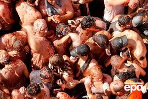 В битве помидорами приняли участие более 22 тыс. человек