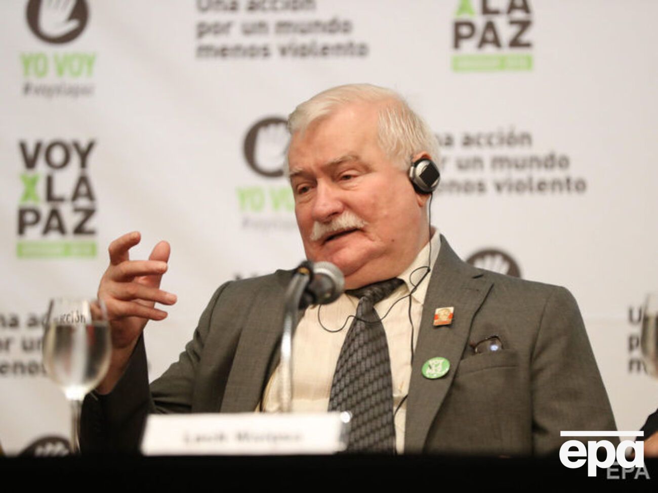 Валенса: Кое-кто до сих пор решает проблемы грубой силой