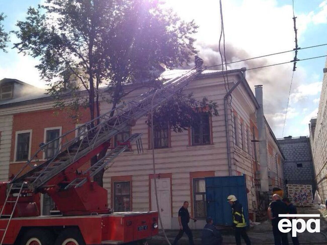 Пожар на крыше харьковского вуза ликвидировали