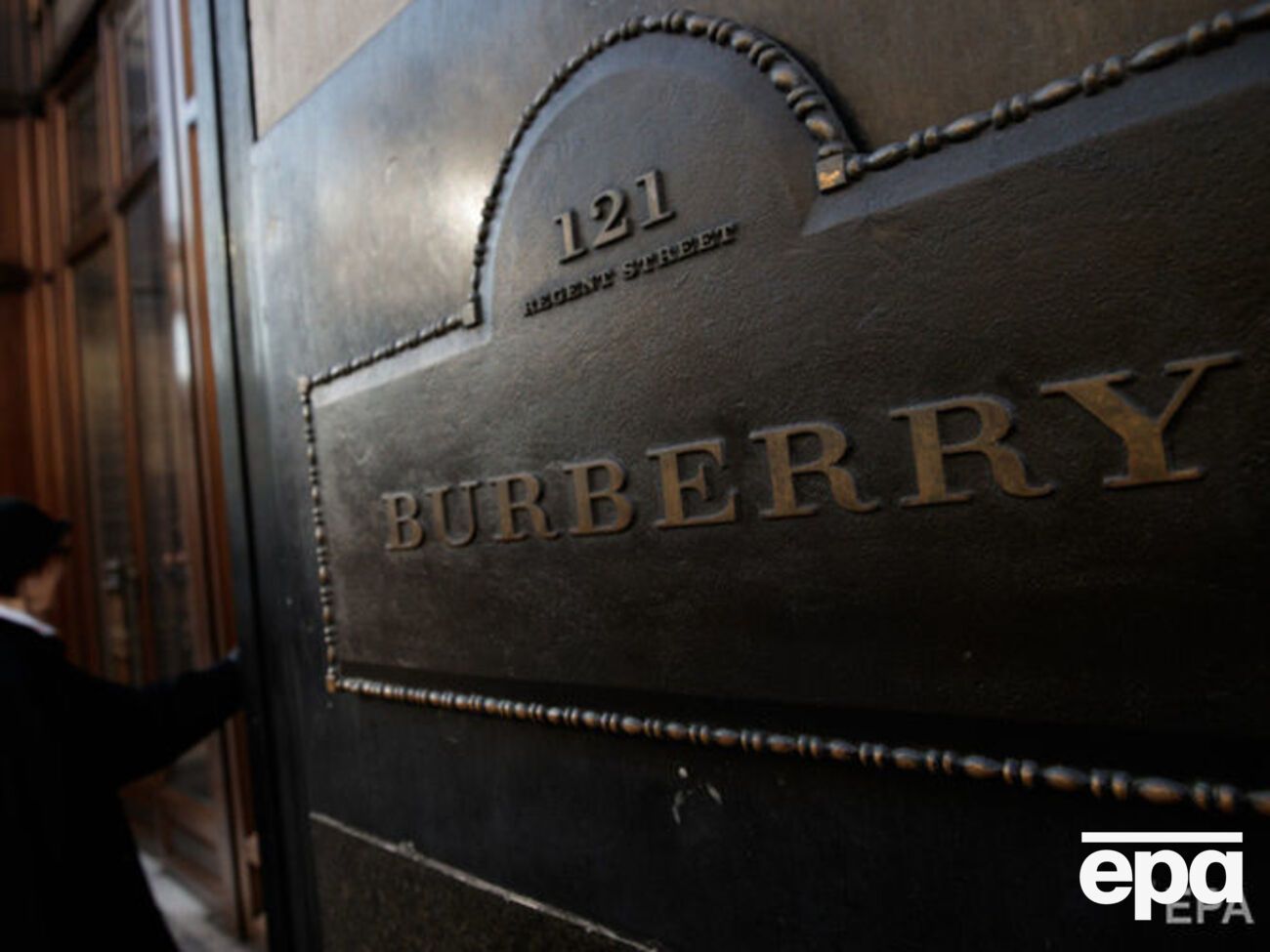 Burberry сменил логотип