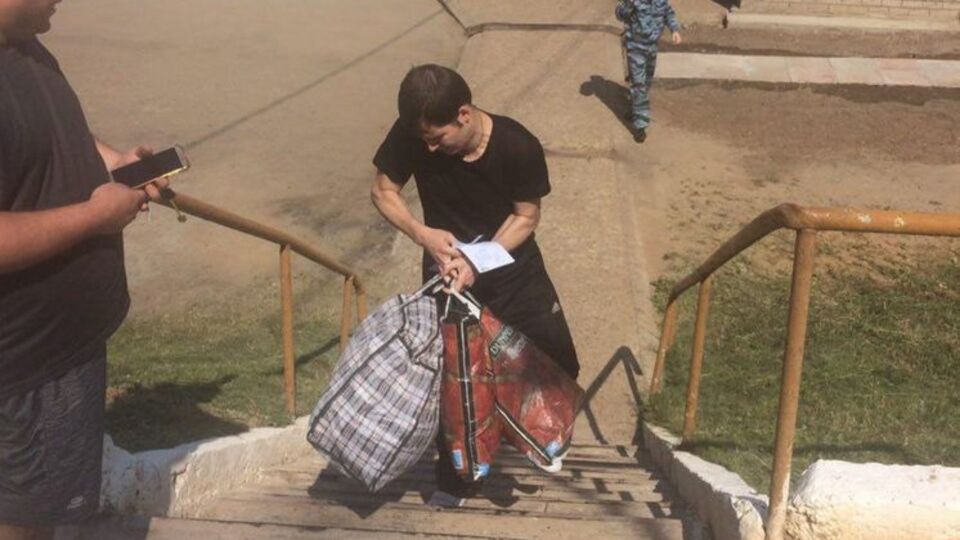 Костенка (ліворуч) зустрічали члени громадської наглядової комісії