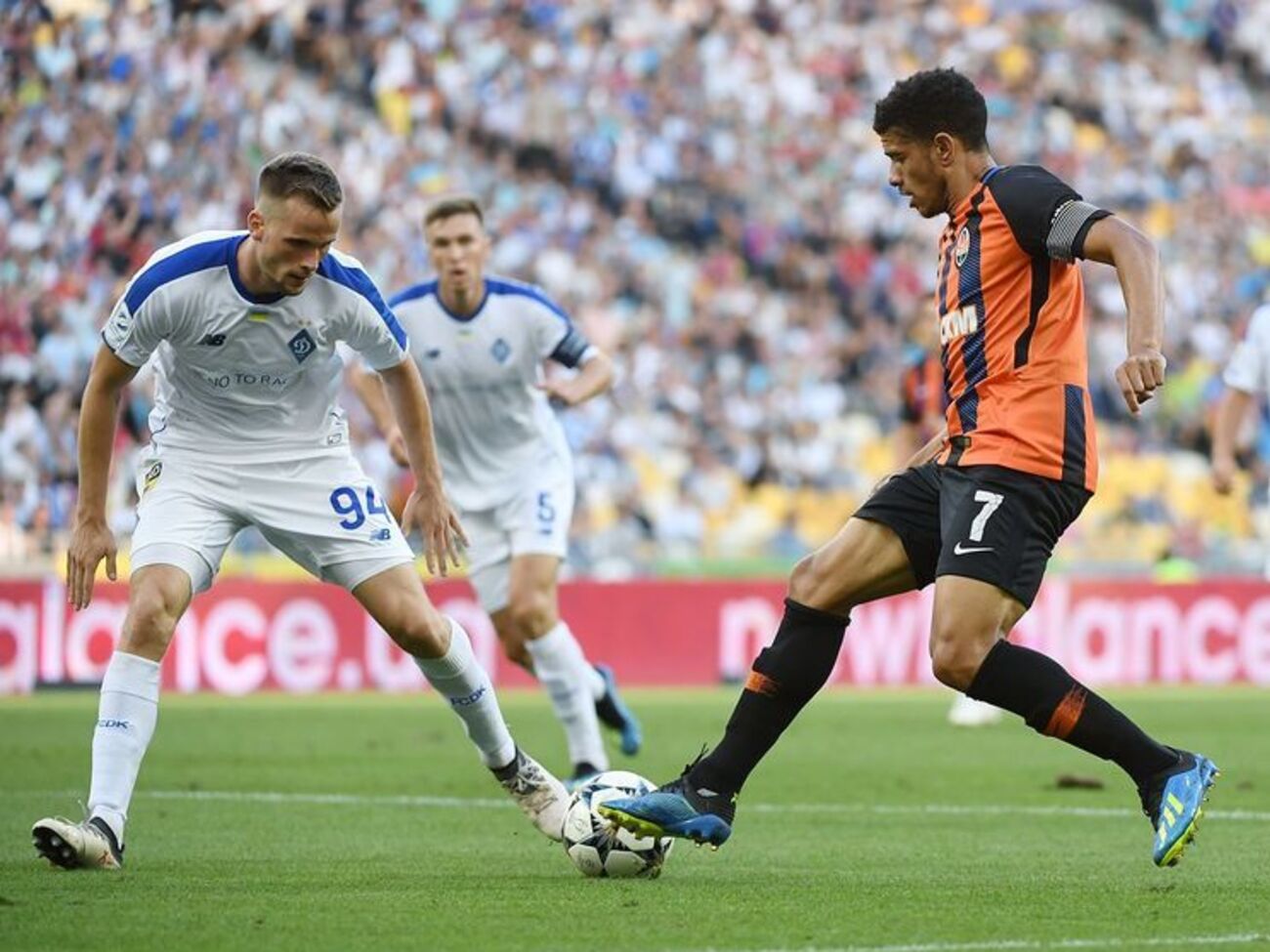 "Шахтер" уступил "Динамо" на "Олимпийском"