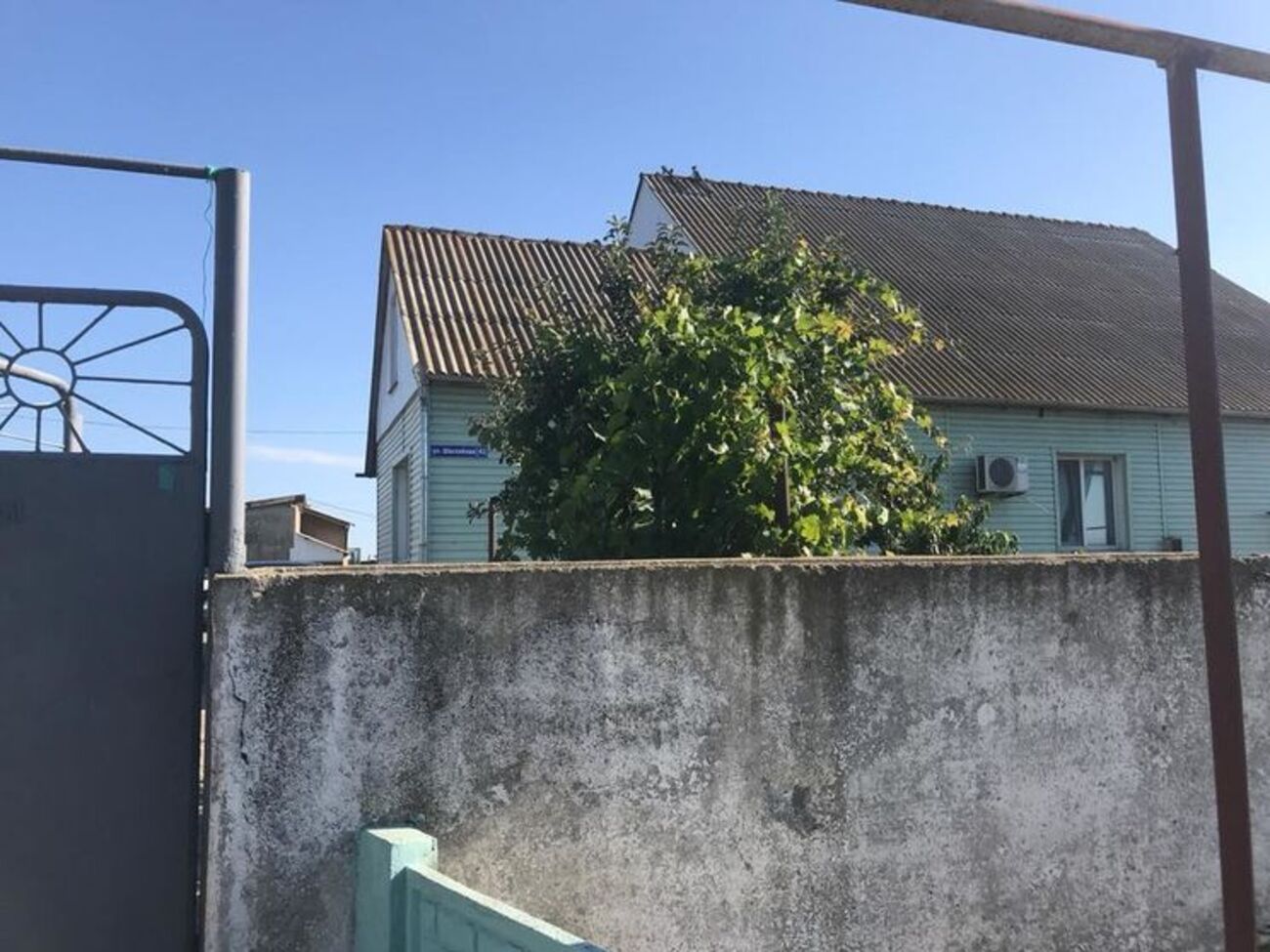 Під час обшуків у будинку Аблязімова російські силовики вилучили ноутбук і книги кримськотатарською мовою