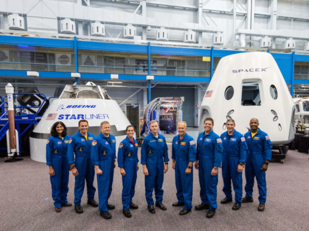 NASA повідомило про склад екіпажів, які тестуватимуть космічні кораблі