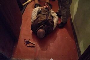 Правоохранители взяли под стражу мужчину, который держал в заложниках своих детей