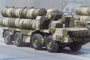Россия и Индия договорились о поставках Нью-Дели зенитно-ракетных комплексов С-400 "Триумф" в 2016 году