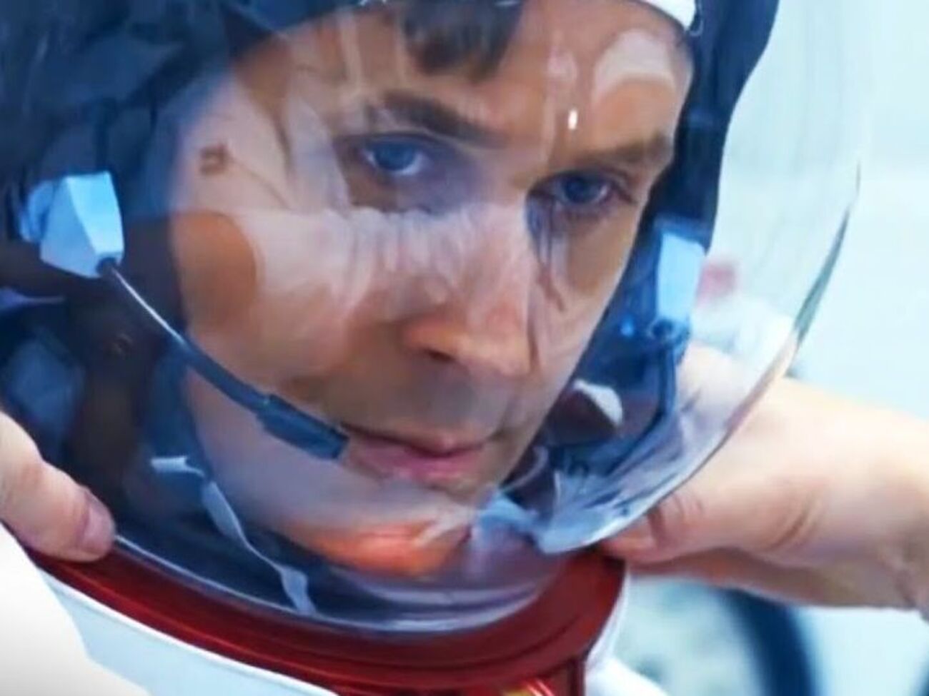 Лента посвящена астронавту Армстронгу