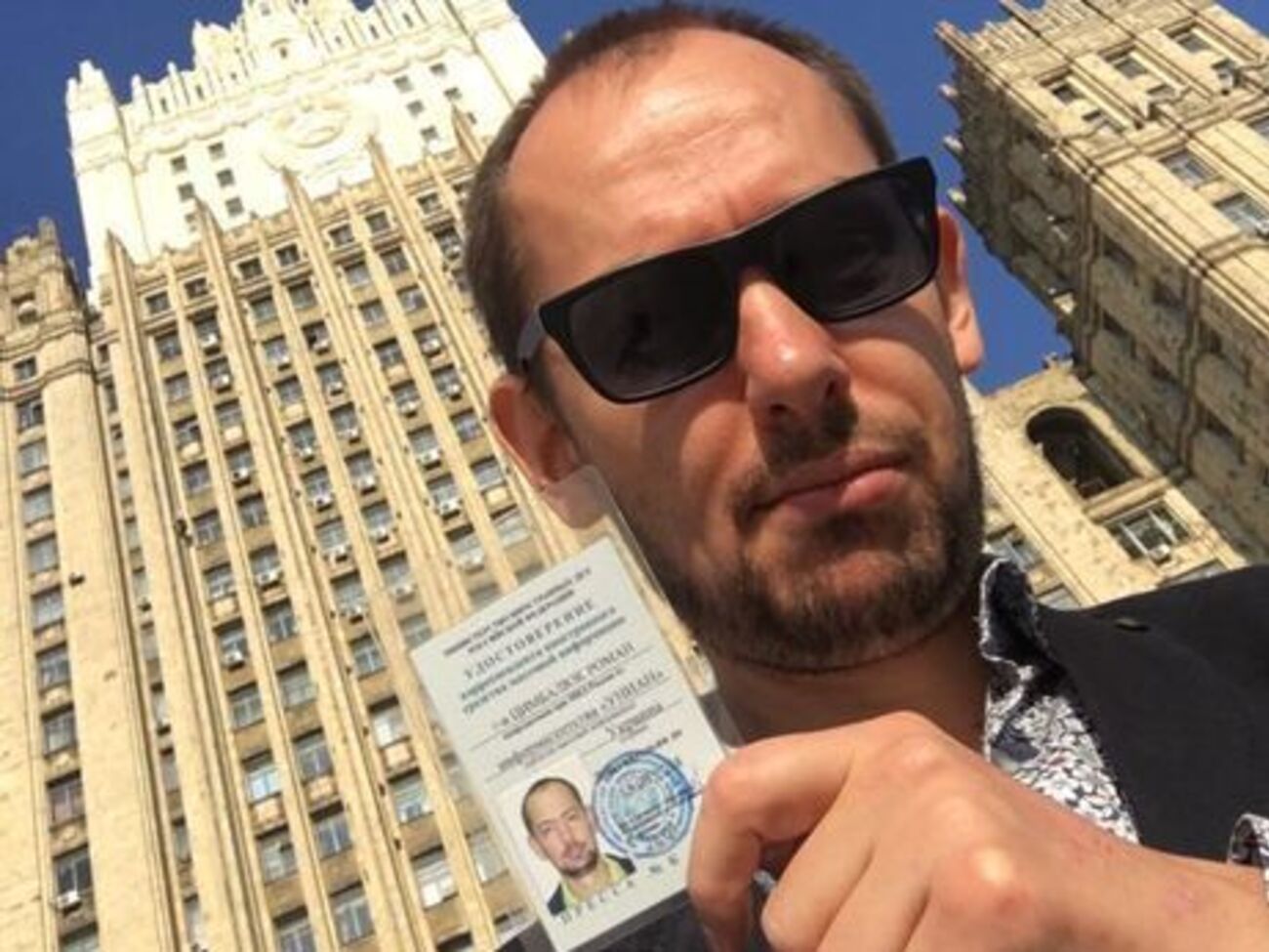 Цимбалюк: У нас, знаете, тоже свои правила. У нас не выдают журналистам оружие