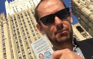 Цимбалюк: У нас, знаєте, теж свої правила. У нас не видають журналістам зброї