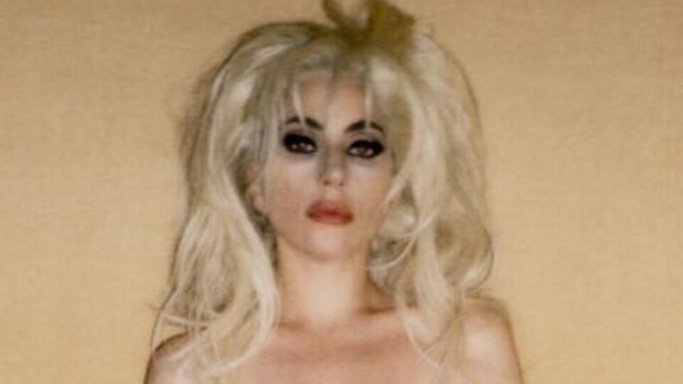 Леді Гага показала ню-знімки