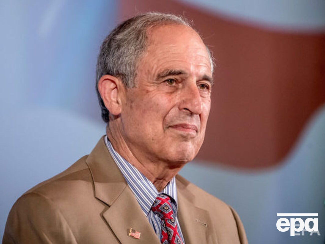 Дэвис работает на Фирташа с 2014 года