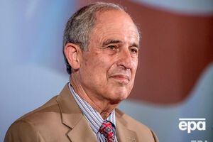 Дэвис работает на Фирташа с 2014 года