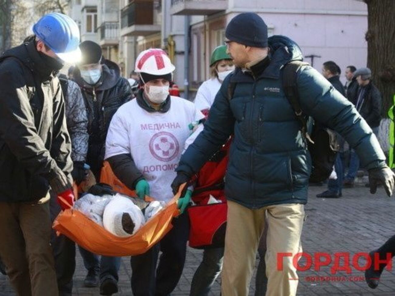 Згідно з матеріалами слідства, під час сутичок 18 лютого 2014 року було вбито троє активістів Майдану, ще 109 поранено