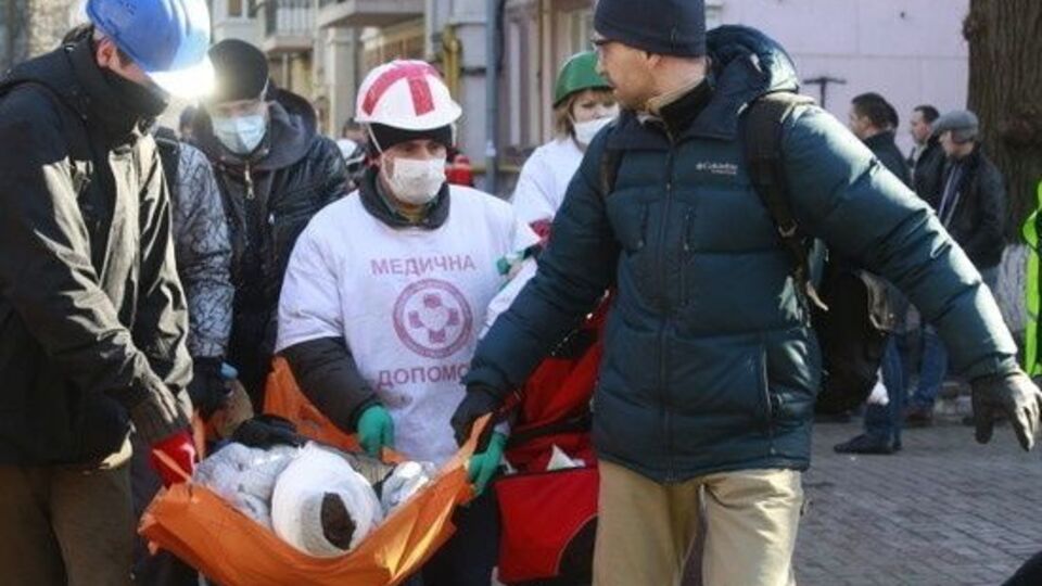 Згідно з матеріалами слідства, під час сутичок 18 лютого 2014 року було вбито троє активістів Майдану, ще 109 поранено
