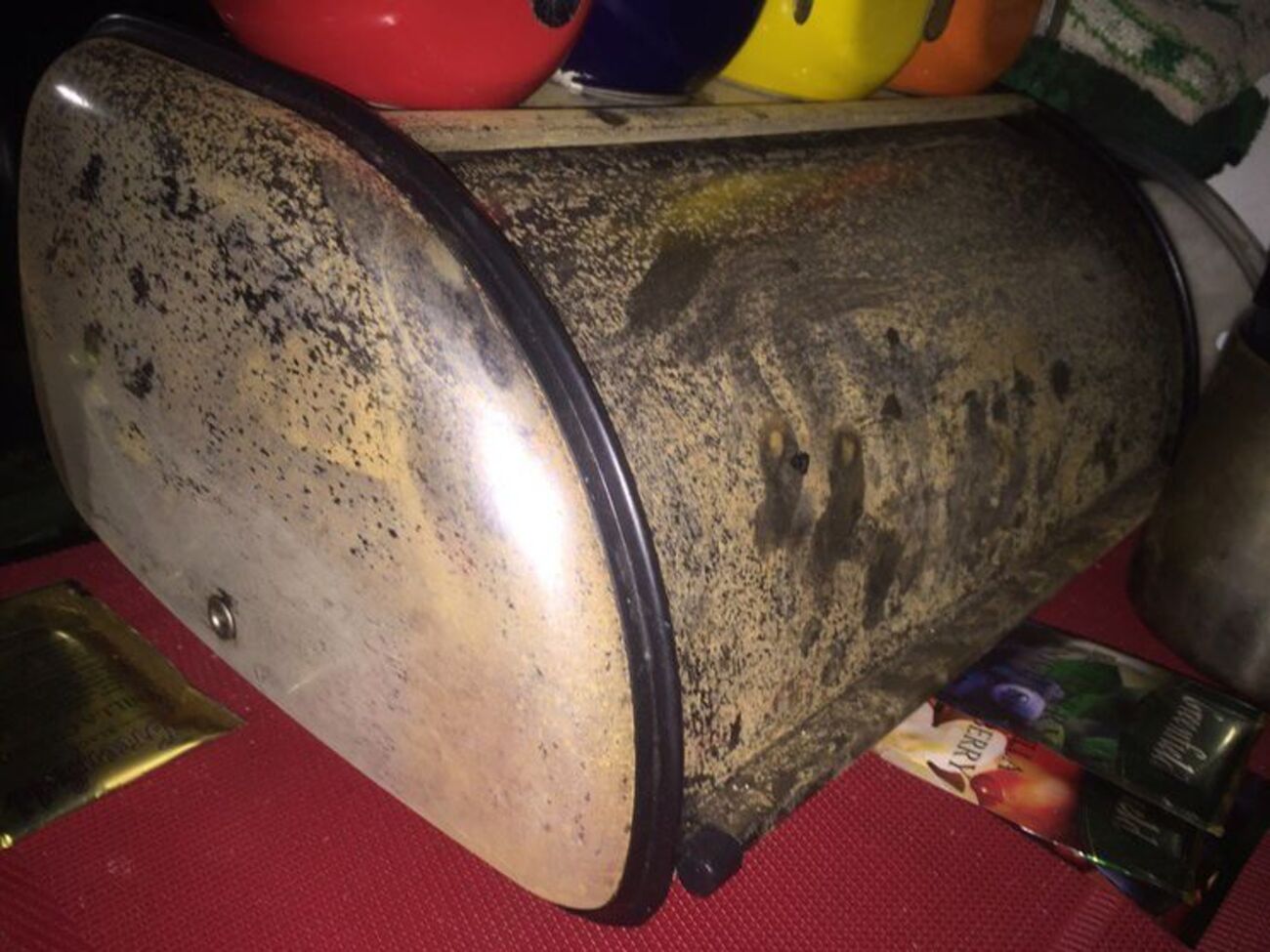 Маслянистий іржавий наліт з'явився на предметах у квартирах жителів Армянська