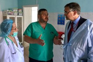 Ващук посетил больницу, где лечится Гандзюк
