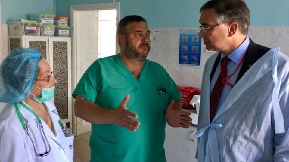 Ващук посетил больницу, где лечится Гандзюк
