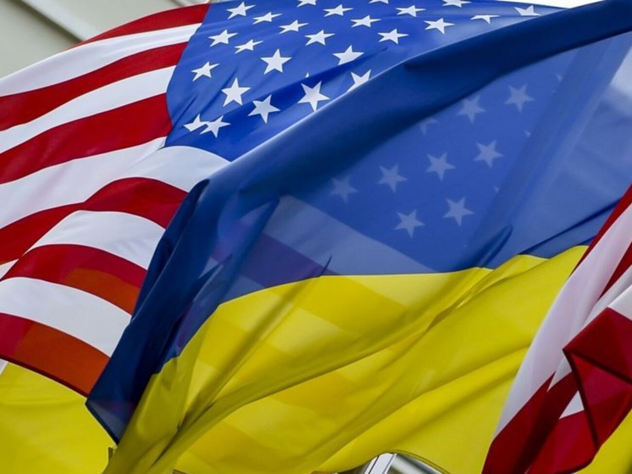 Порошенко назвал Маккейна большим другом Украины