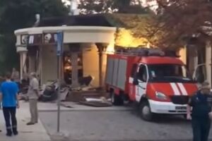 Взрыв разрушил конструкции здания