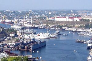 В июле 2014 года Украина закрыла для судоходства морские порты полуострова