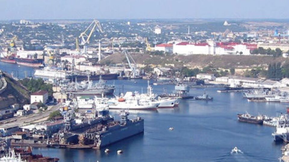 В июле 2014 года Украина закрыла для судоходства морские порты полуострова