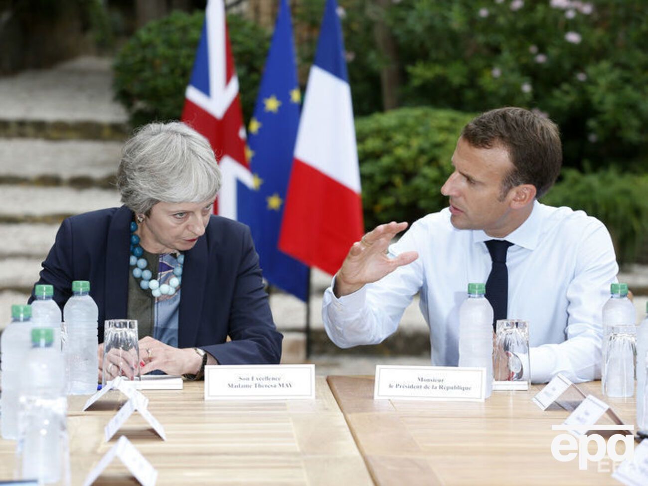 Мэй встретилась с Макроном
