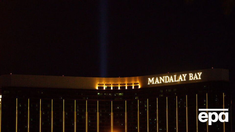 1 октября 2017 года Пэддок открыл стрельбу из отеля Mandalay Bay Resort and Casino в Лас-Вегасе по посетителям кантри-фестиваля