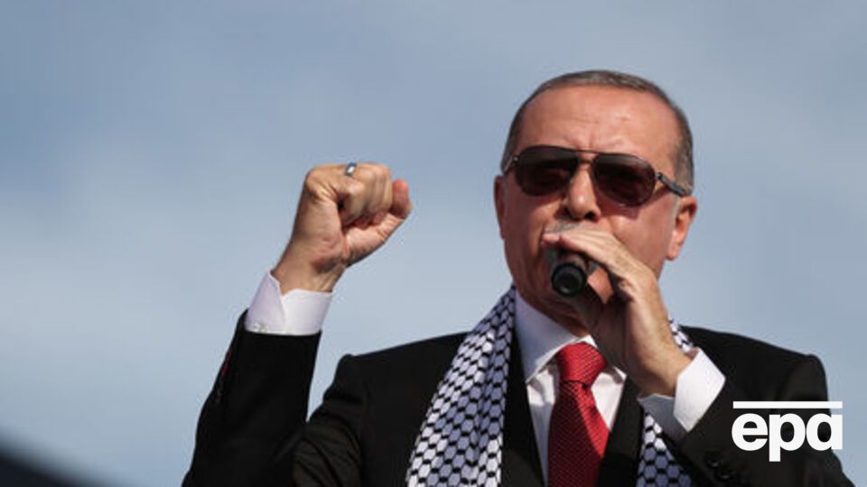 Эрдоган: Те, кто считает, что Турция отступит перед угрозами и абсурдными решениями о санкциях, не знают эту страну