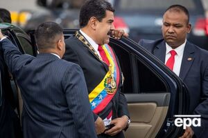 4 серпня на Мадуро (посередині) скоїли замах під час його виступу перед гвардійцями на параді в Каракасі