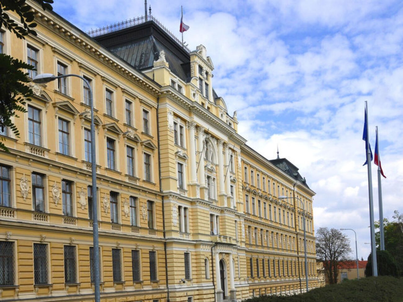 По данным минобороны Чехии, погибли военные 1982-го, 1990-го и 1993 годов рождения