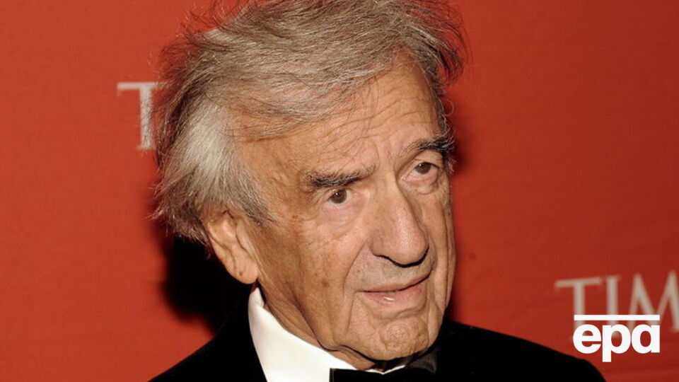 Зловмисники, зокрема, написали, що Візель перебуває "в пеклі з Гітлером"