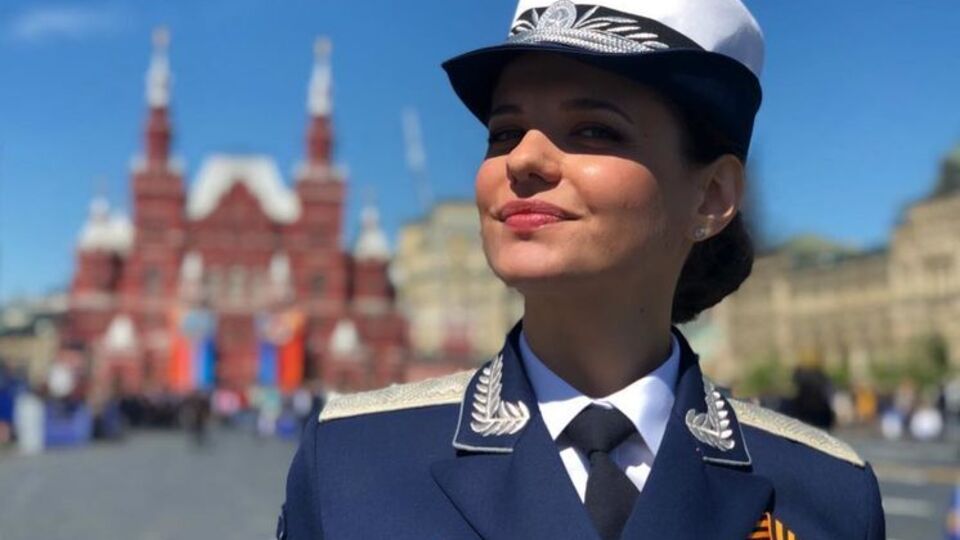 The Sun пишет, что фотографию в обнаженном виде могла выложить на страницу ведомства в Instagram пресс-секретарь министра обороны Россияна Марковская