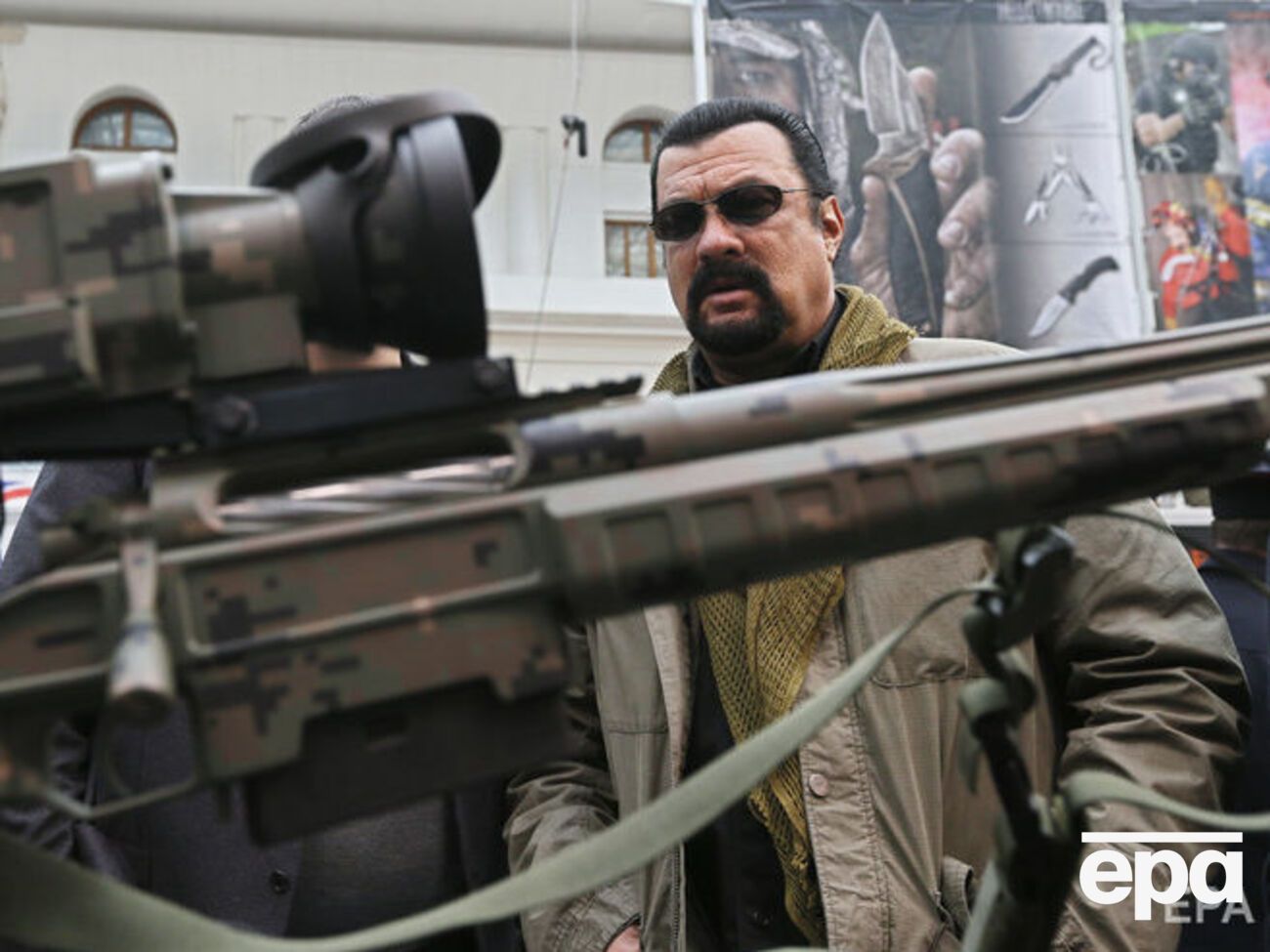 В ноябре 2016 года Сигал получил российское гражданство