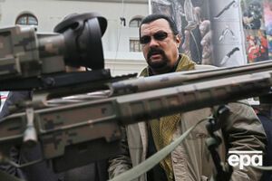 В ноябре 2016 года Сигал получил российское гражданство