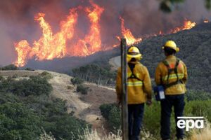 Тушение усложняют жара, сухая погода и сильные ветра