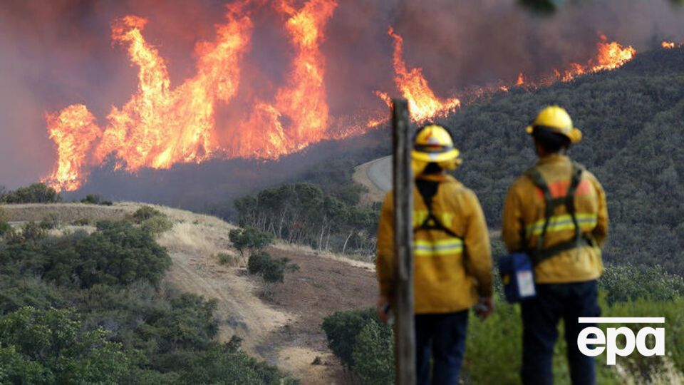 Гасіння ускладнюють спека, суха погода і сильний вітер
