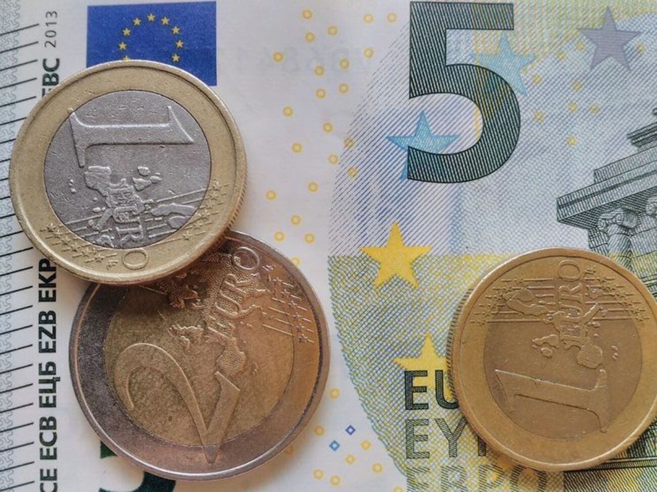 &euro;4,8 млрд на рік &ndash; це більше ніж 1/10 всієї прибуткової частини бюджету України, зазначає&nbsp;S&uuml;ddeutsche Zeitung