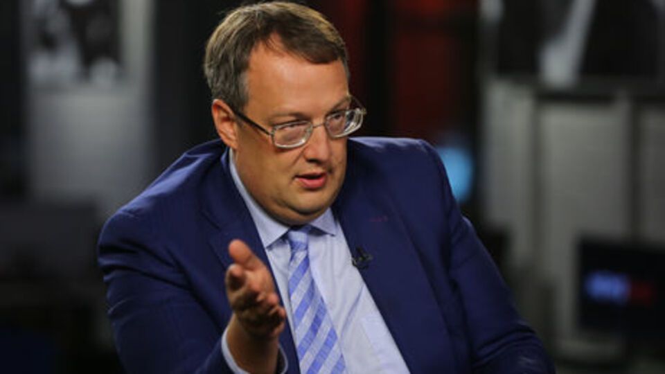 Геращенко: Хотілося б, щоб усі ті люди, "експерти", які ображали поліцію і роботу поліцейських, попросили б вибачення публічно