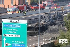 Взрывы и пожар привели к обрушению моста