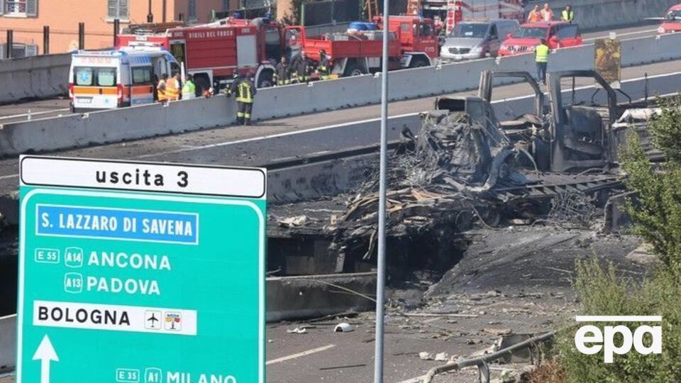 Вибухи і пожежа призвели до обвалу мосту