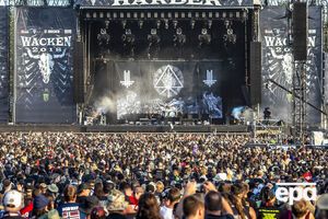 У 2018 році на фестивалі Wacken Open Air було приблизно 75 тис. осіб