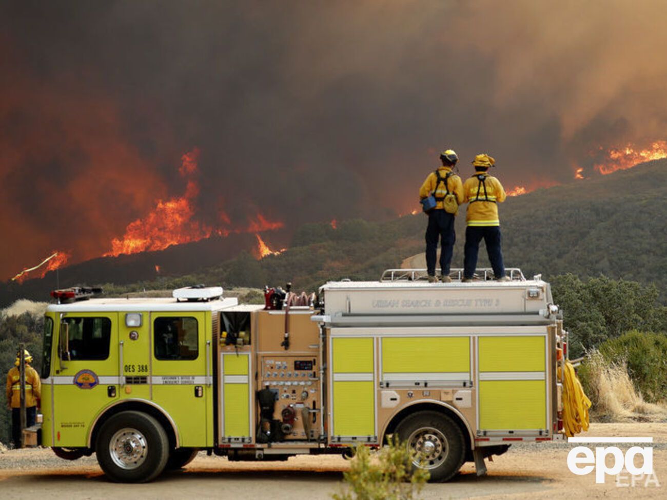 Найбільша в історії штату пожежа вирує в Каліфорнії